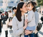 Gaya Kasual Alice Norin dan Alita