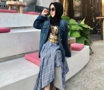Bersantai dengan Jaket Oversize Seperti Salma