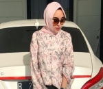 Penampilan Feminin Ala Salmafina