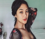 Selfie Bangun Pagi yang Seksi Milik Lala