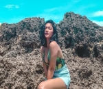 Marion Pamer Belahan Dada dan Punggung Seksi