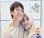 Sosok Penyayang Iqbaal Ramadhan yang Dekat dengan Sang Bunda