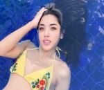 Millen Tampil Seksi Kenakan Bikini