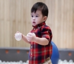 Baju Kotak-Kotak Bikin Raphael Kelihatan Ganteng Abis