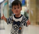 Gaya Santai Raphael Jalan-Jalan di Mal