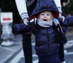 Raphael Moeis Tetap Gaya Saat Liburan Musim Dingin 