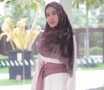 Pakai Kerudung Motif