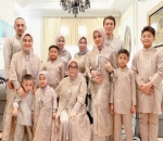 Penampilan Mewah Syahrini dan Keluarga di Hari Lebaran