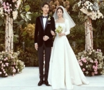 Pernikahan Manis Bak Dongeng yang Dipenuhi Bunga