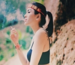 Berani Tunjukkan Perut dan Merokok