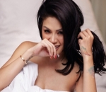 Tutupi Tubuh Cuma dengan Selimut