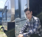 Tampil Kasual dengan Kemeja Kotak-kotak