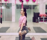 Kenakan Baju Sport Seksi Usai Umumkan Lepas Hijab