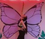 Tak Ragu Pertontonkan Perut Rata