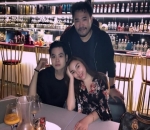 Nongkrong di Bar Penuh Minuman Alkohol