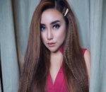 Berpakaian dengan Model Potongan Dada Rendah