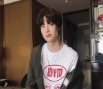 Senyum Tipis Menggoda