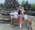 Ratna Galih Diapit 4 Jagoan dan 1 Putri