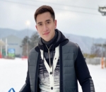 Verrell Bramasta Tak Tampak Canggung Saat Main Ski