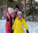 Titi Kamal Ajak 2 Jagoan Main Salju Sejak Kecil