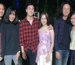 Zara Tampil dengan Atasan Tanpa Lengan Dipadukan dengan Celana Putih, Keren!