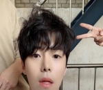 Tampilan Park Eun Seok Dengan Poni Begitu Menggemaskan