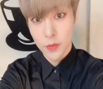 Potret Imut Xiumin Dengan Dandanan Formal