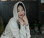 Tetap Senyum Meski Di Pinggir Jalan