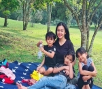 Nia Anggia Luangkan Waktu Untuk <i>Family Time</i>