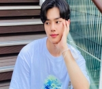 Gaya Bersantai Ala Song Kang