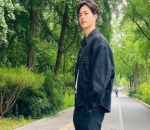 OOTD Kece di Antara Pepohonan