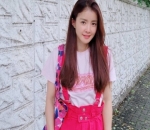 Tampil <i>Fresh</i> Mengenakan <i>Outfit</i> Serba <i>Pink</i> 