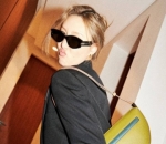 Hwasa Makin <i>Savage</i> Saat Gunakan Kacamata