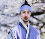 Tampan Dengan Rambut Rapi