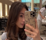 Hobi <i>Mirror Selfie</i> 