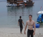 Pamer Dada Bidang Saat Liburan Di Pantai