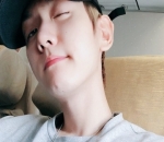 Pose Menggemaskan Baekhyun Saat Nge-<I>wink</I>