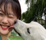 Ceria Saat Bermain Dengan Hewan Favorit