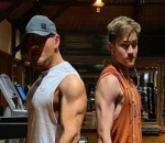 Kompak Pamer Otot Bersama Ayah