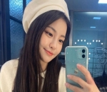 Potret <i>Mirror Selfie</i>