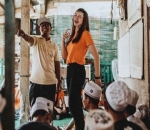 Tawa tulus Jihane Saat  Sambangi Anak-Anak Di Panti Sosial