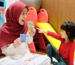 Momen Bahagia Nycta Dampingi Uti Sekolah Daring 