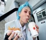 Tunjukkan Gaya Eksentrik