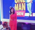 <i>On fire</i> Dalam Balutan Busana Merah