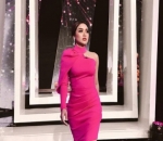 Feminin Dengan <i>Dress Pink</i>