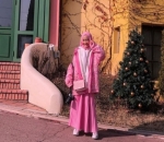 Serba <i>Pink</i> Putih Saat Liburan