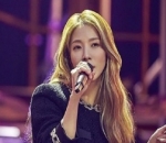 <i>Flawless</i> Saat Bernyanyi