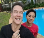 <i>Selfie</i> Bareng Betrand Peto