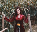 <i>Flawless</i> Dengan <i>Outfit</i> Tradisional