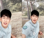 Tersenyum Imut Menawan